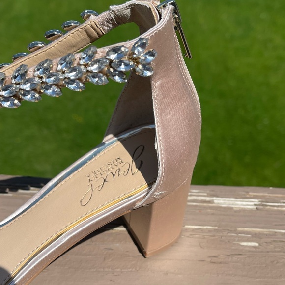 Jewel BADGLEY MISCHKA Bronwen Embellished
Evening Shoe *brand new - never worn* - Picture 5 of 5